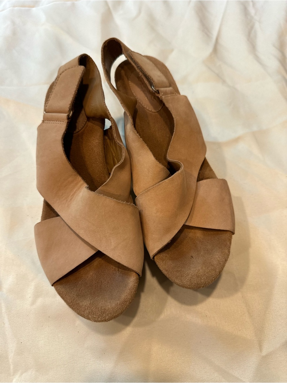 Clark’s Women's Tan Crisscross Slingback Wedges